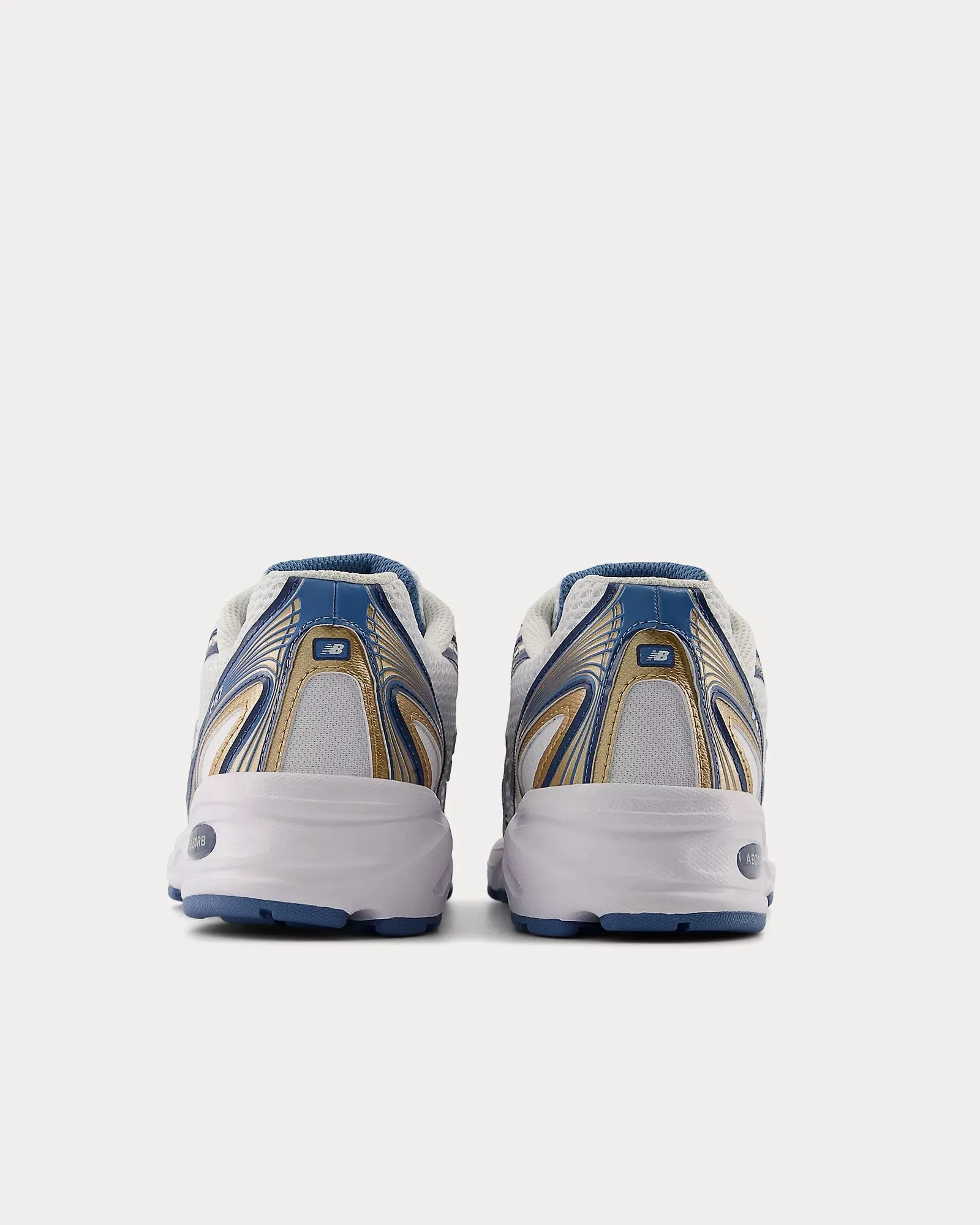 740 Heron Blue / Vintage Indigo / Gold Metallic Low Top Sneakers